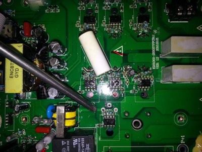 Quá trình kiểm tra và sửa chữa thiết bị...